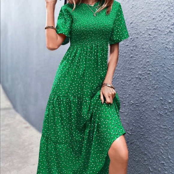 Ditsy Floral Ruffle Hem Shirred A-line Dress - Picture 14 of 15